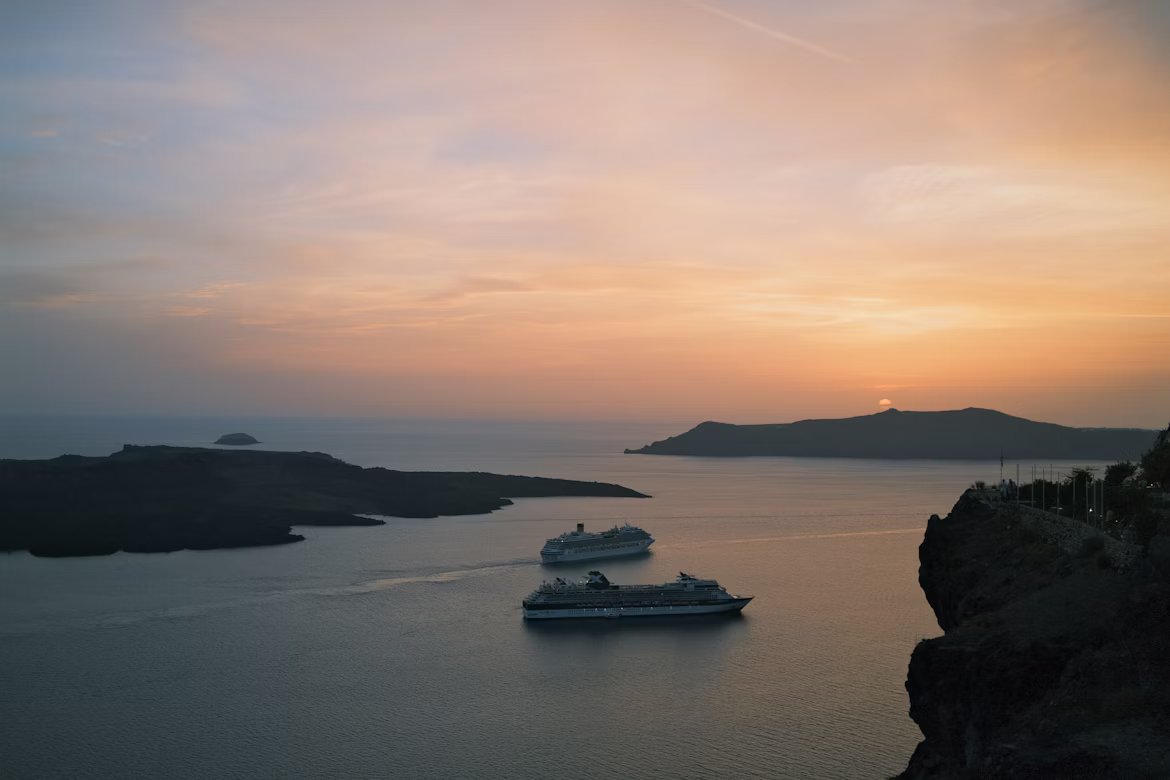 Santorini in a Few Hours: Airport & Port Pickup and Return